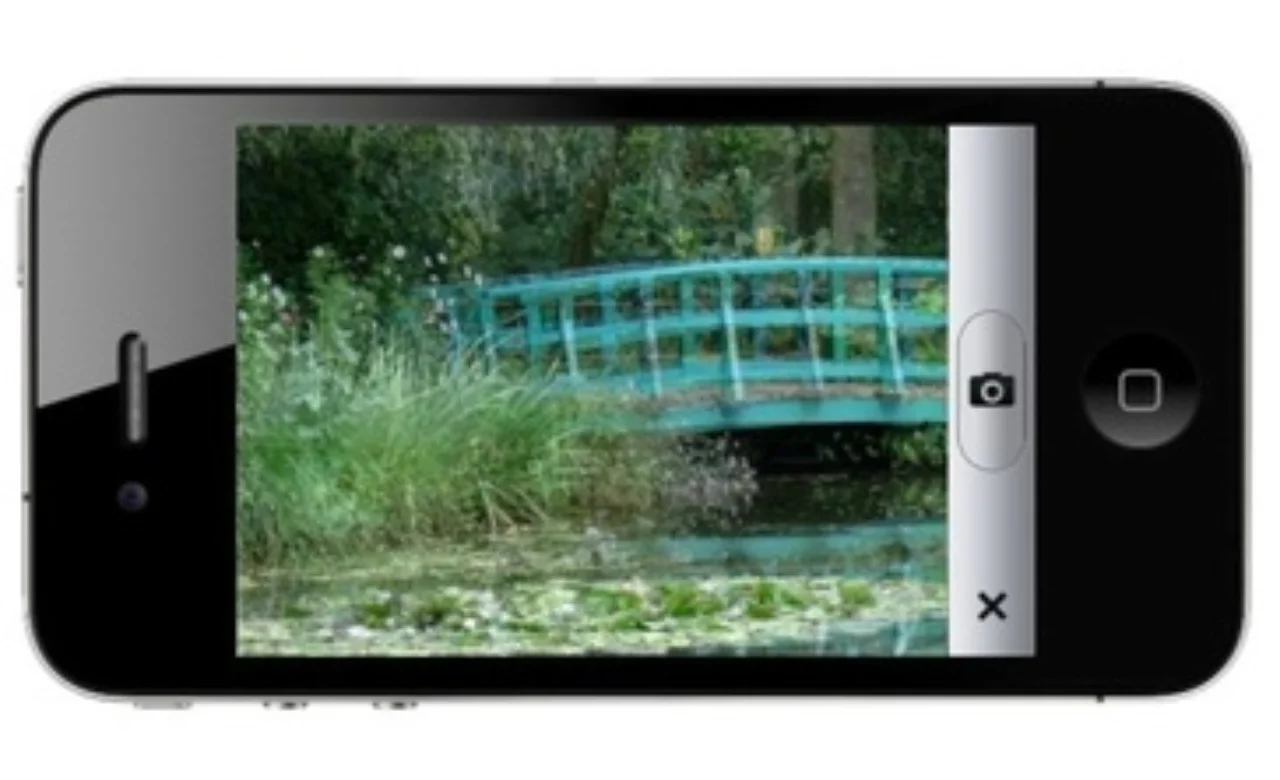The ${esc.q}NYBG in Bloom${esc.q} app allows users to take Impressionist-style photographs