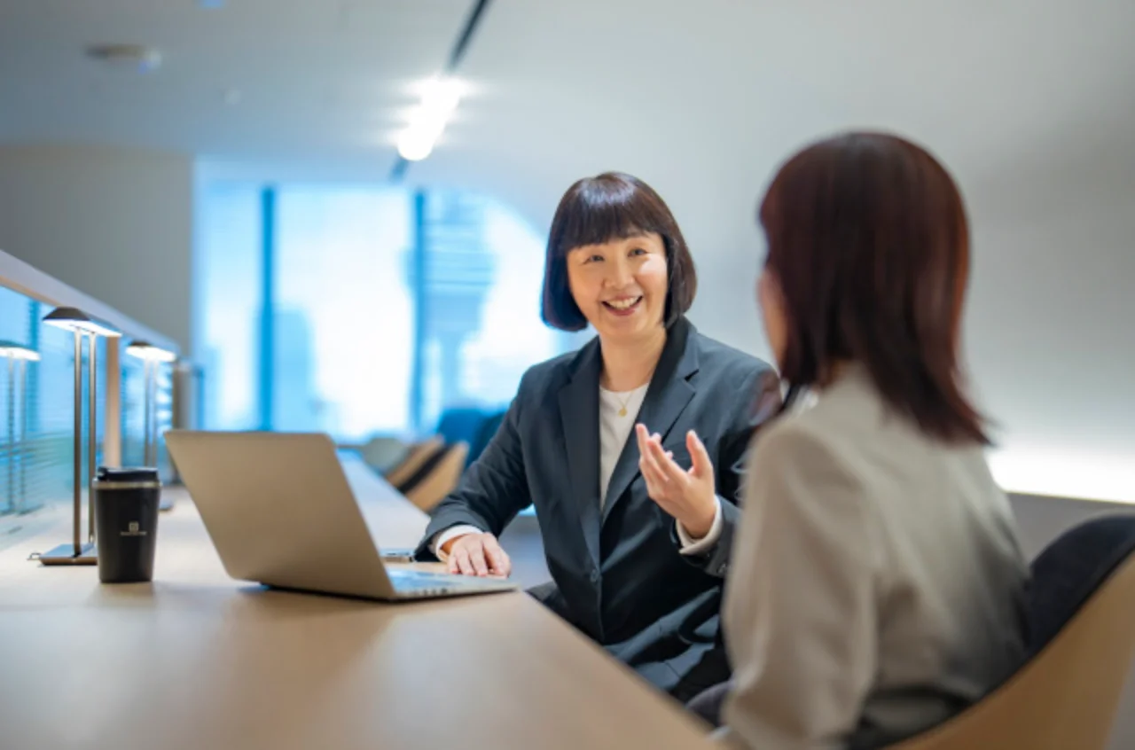 Employees chatting