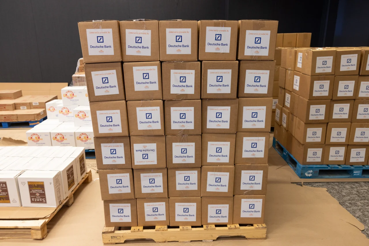 Usa-foodBankforNYCFoodPackingat2.jpg
