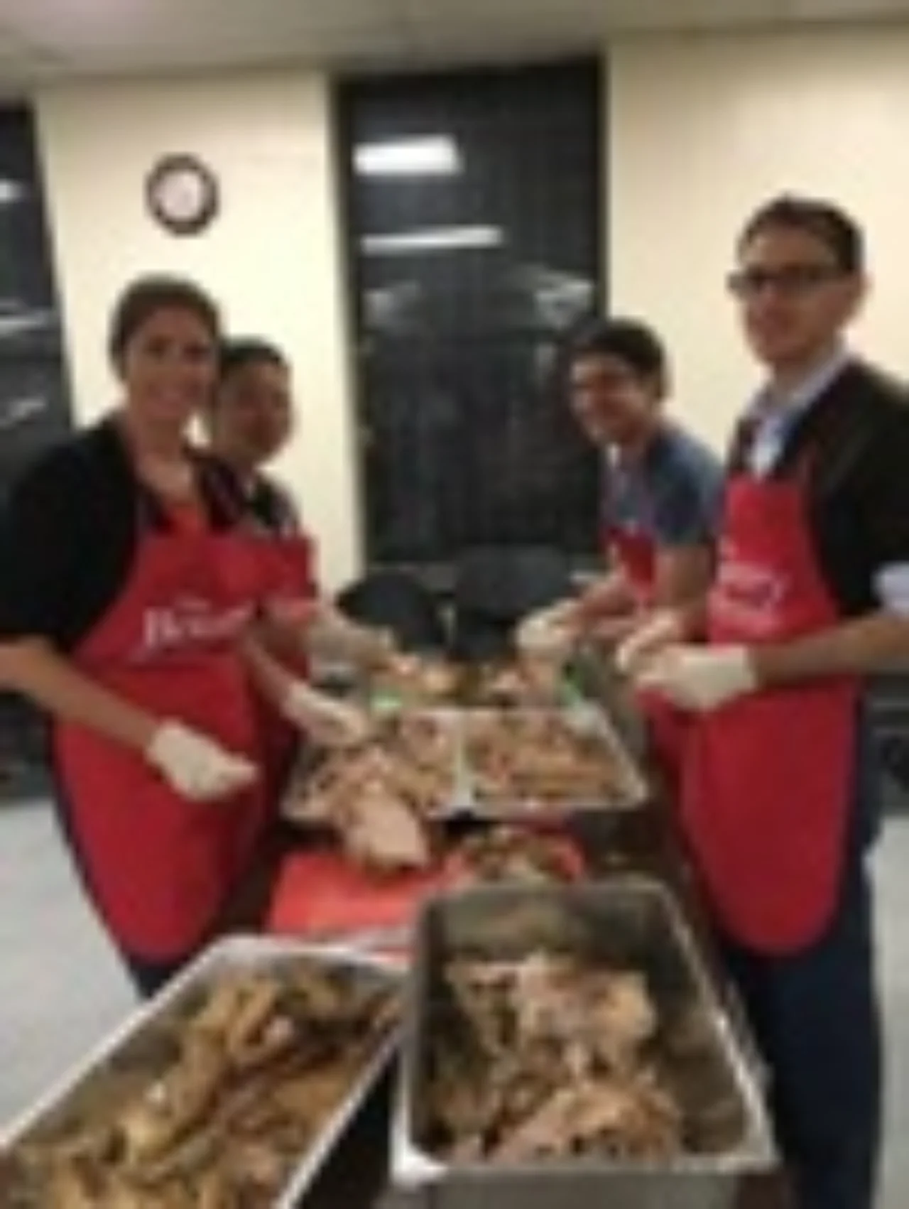 Americas Debt colleagues donated Thanksgiving meals to over 2,400 food-insecure families across the city.