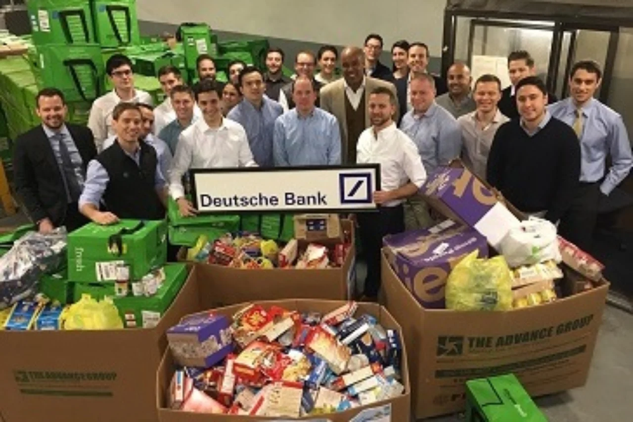 Americas Debt colleagues donated Thanksgiving meals to over 2,400 food-insecure families across the city.