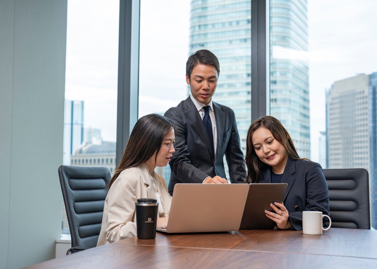 employees working on a laptop